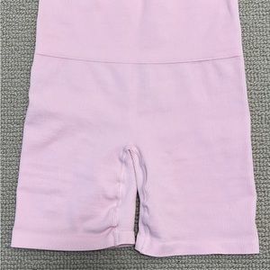 BRAND NEW: ARITZIA TNABODY ™ ATMOSPHERE HI-RISE
7" BIKER SHORTS